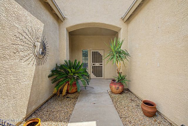 8269 W Calle Escorial, Tucson, AZ 85757