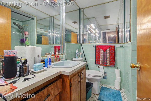 18201 Nadol Drive, Southfield, MI 48075