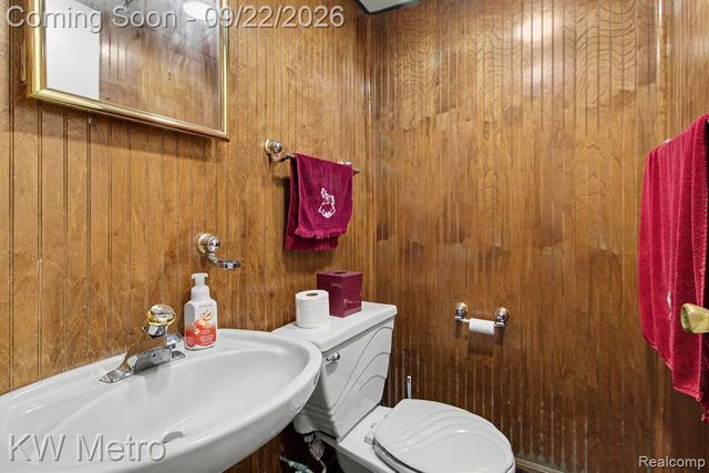 18201 Nadol Drive, Southfield, MI 48075