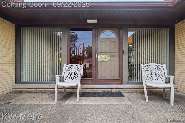 18201 Nadol Drive, Southfield, MI 48075