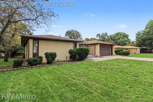 18201 Nadol Drive, Southfield, MI 48075