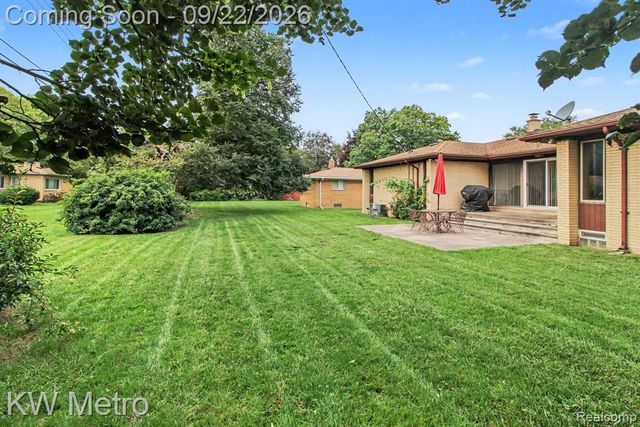 18201 Nadol Drive, Southfield, MI 48075