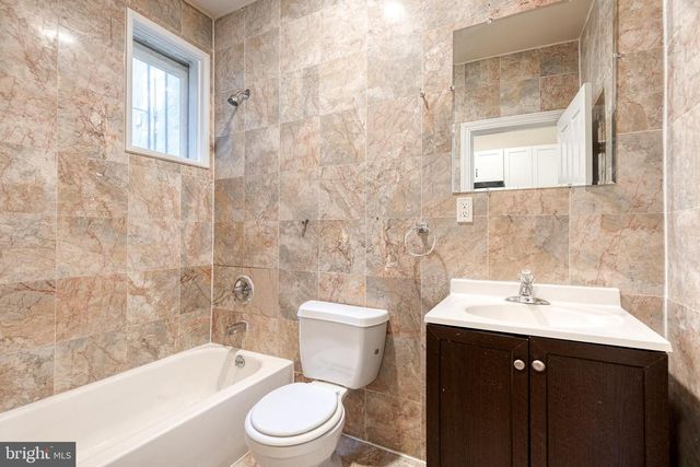 422 E LANVALE ST, Baltimore, MD 21202