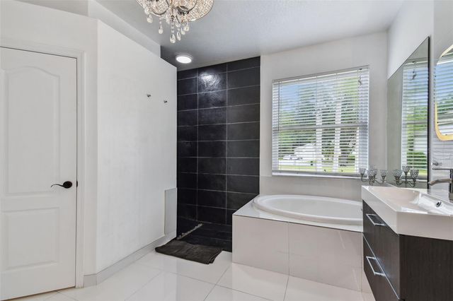 8208 PINEWOOD RUN COURT, Tampa, FL 33647