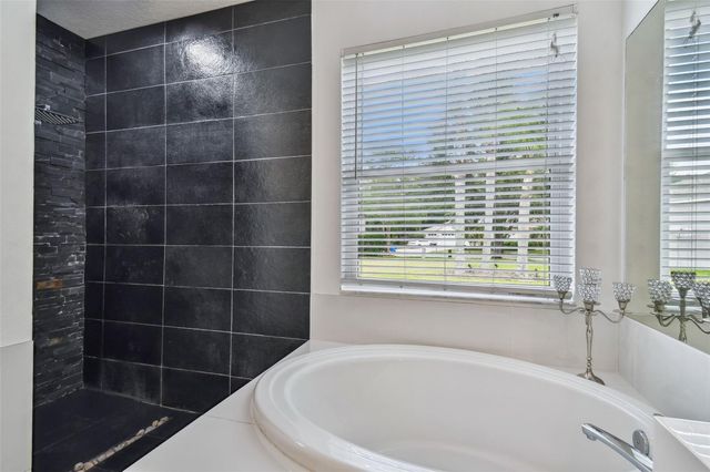 8208 PINEWOOD RUN COURT, Tampa, FL 33647