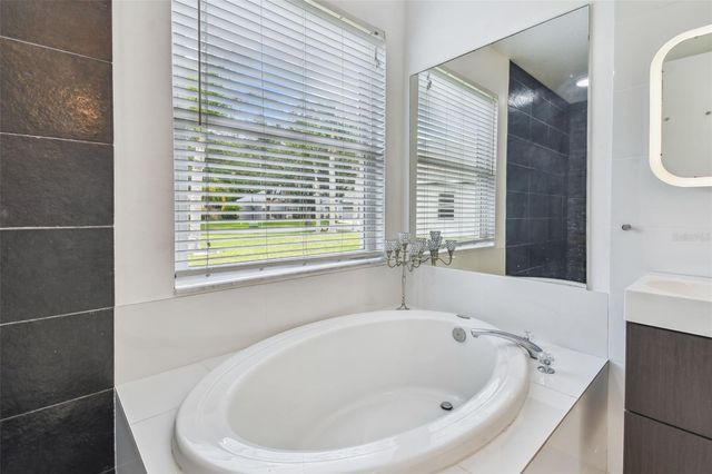 8208 PINEWOOD RUN COURT, Tampa, FL 33647