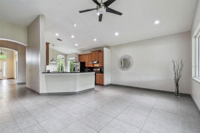 8208 PINEWOOD RUN COURT, Tampa, FL 33647