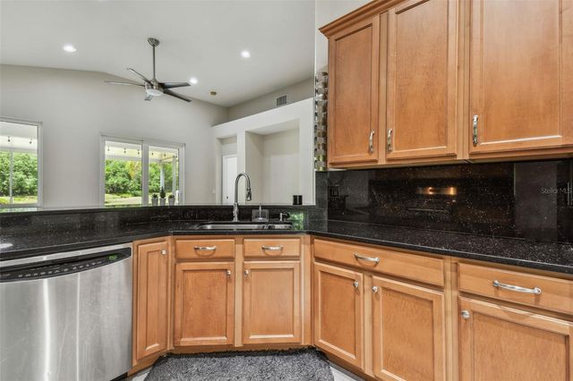 8208 PINEWOOD RUN COURT, Tampa, FL 33647