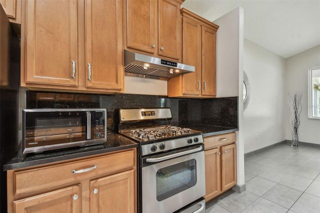8208 PINEWOOD RUN COURT, Tampa, FL 33647