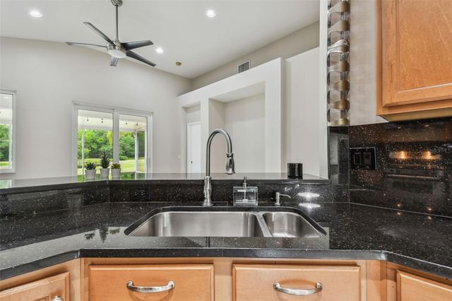 8208 PINEWOOD RUN COURT, Tampa, FL 33647