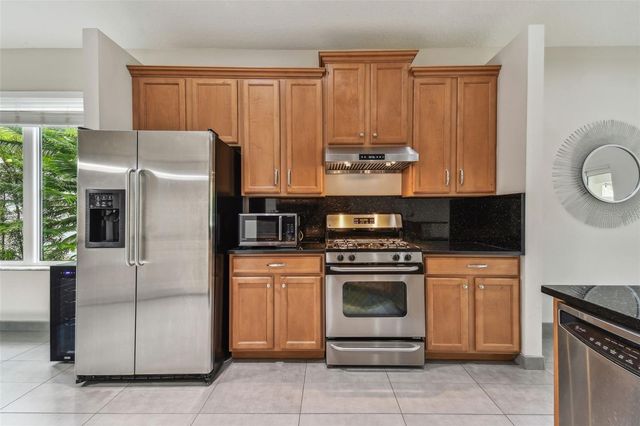 8208 PINEWOOD RUN COURT, Tampa, FL 33647