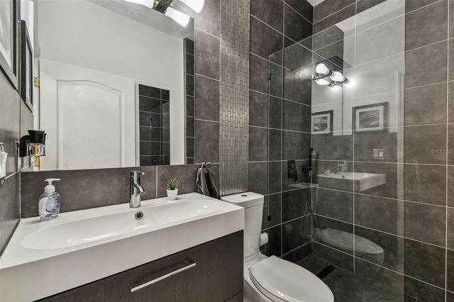 8208 PINEWOOD RUN COURT, Tampa, FL 33647