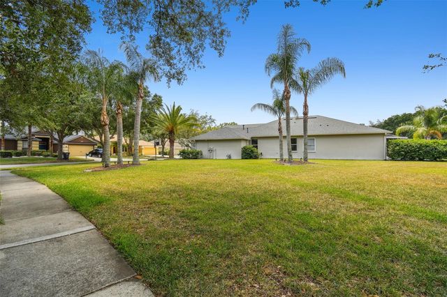 8208 PINEWOOD RUN COURT, Tampa, FL 33647