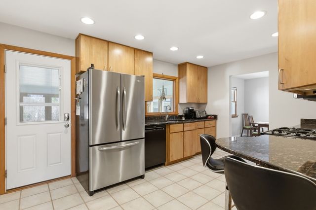 329 Tanoak Lane, Naperville, IL 60540