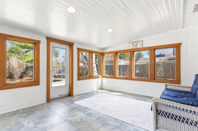 329 Tanoak Lane, Naperville, IL 60540