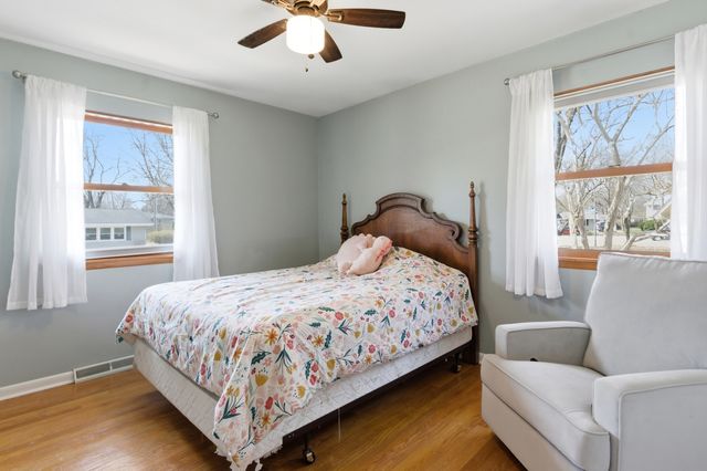 329 Tanoak Lane, Naperville, IL 60540