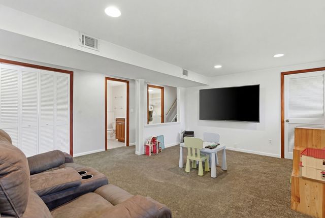 329 Tanoak Lane, Naperville, IL 60540