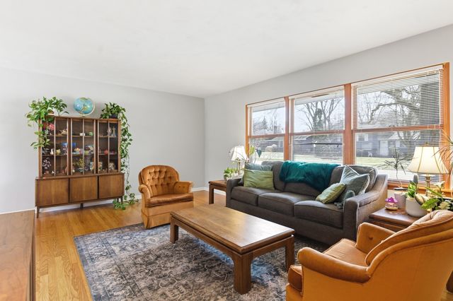 329 Tanoak Lane, Naperville, IL 60540