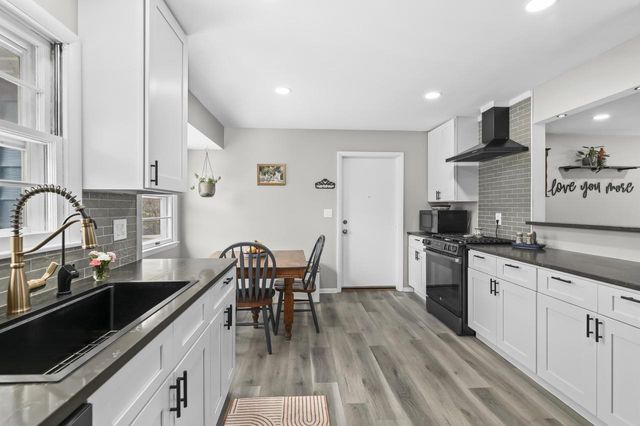 4662 N Parkside DRIVE, Wauwatosa, WI 53225
