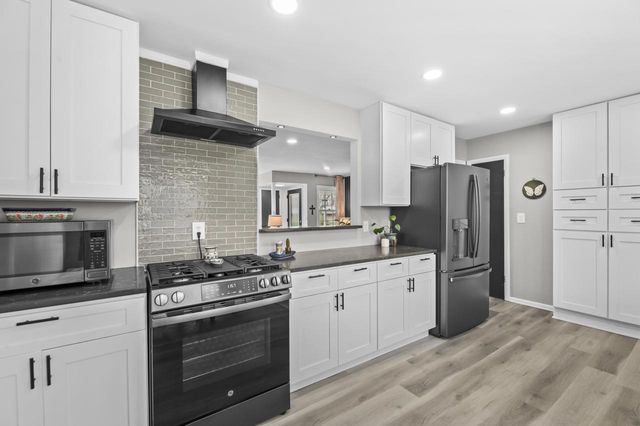 4662 N Parkside DRIVE, Wauwatosa, WI 53225