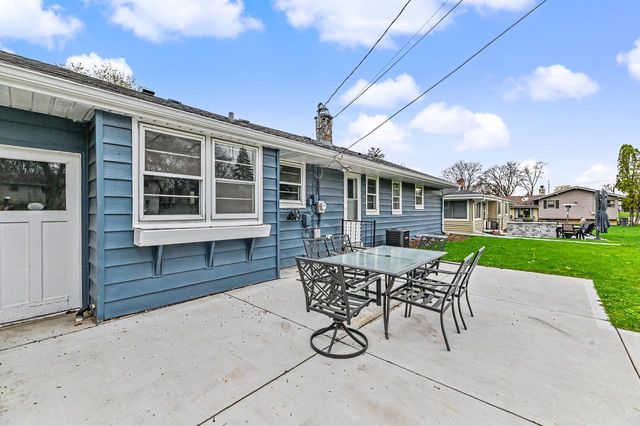 4662 N Parkside DRIVE, Wauwatosa, WI 53225