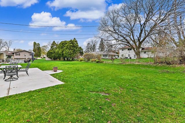 4662 N Parkside DRIVE, Wauwatosa, WI 53225