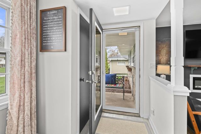 4662 N Parkside DRIVE, Wauwatosa, WI 53225