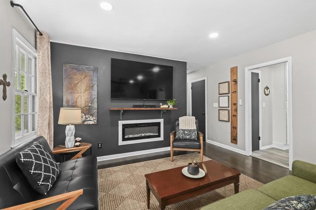4662 N Parkside DRIVE, Wauwatosa, WI 53225