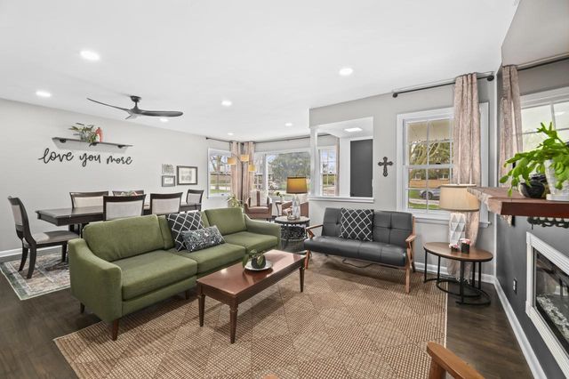 4662 N Parkside DRIVE, Wauwatosa, WI 53225