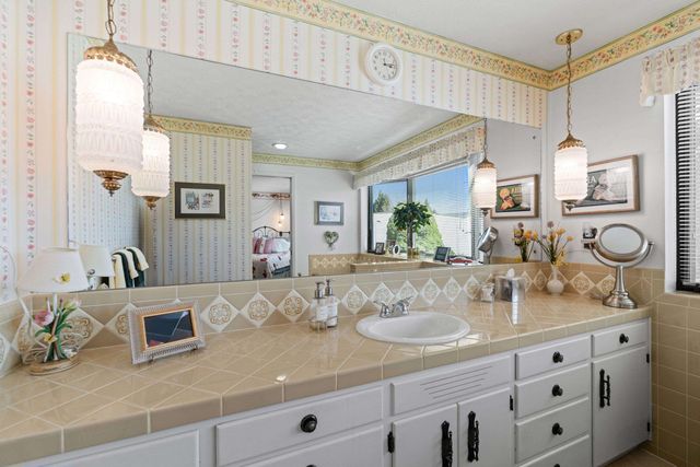 7910 N Panorama Dr, Spokane, WA 99208