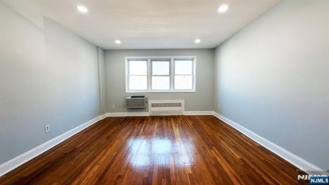 154 Bowers Street 2D, Jersey City, NJ 07307