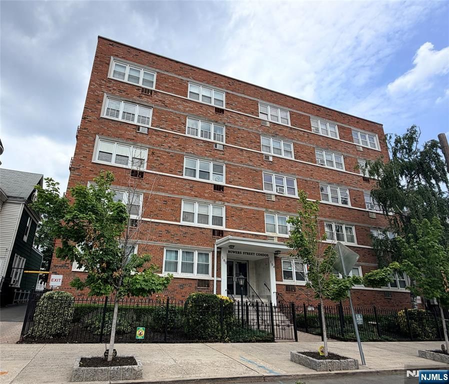 154 Bowers Street 2D, Jersey City, NJ 07307