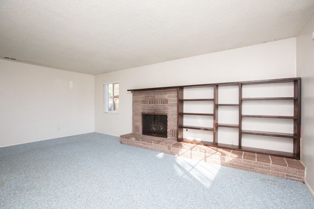 2100 Deerfield Avenue, Redding, CA 96002