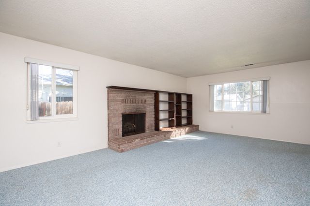 2100 Deerfield Avenue, Redding, CA 96002