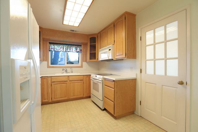 2100 Deerfield Avenue, Redding, CA 96002