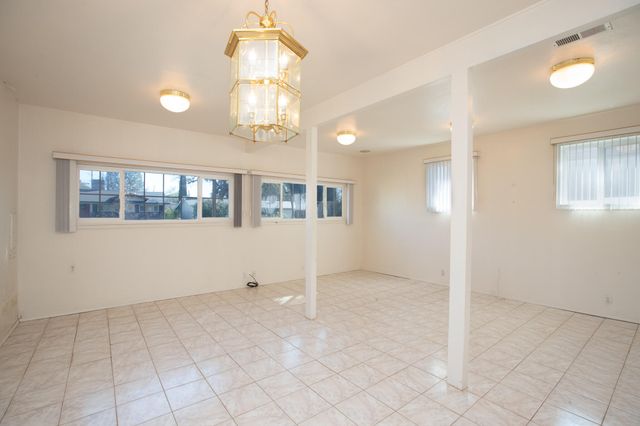 2100 Deerfield Avenue, Redding, CA 96002