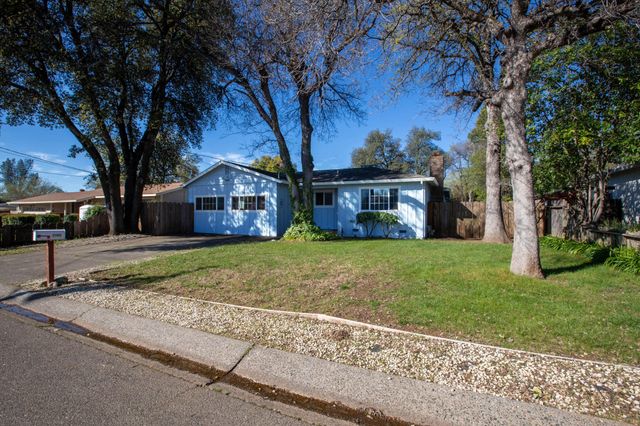 2100 Deerfield Avenue, Redding, CA 96002
