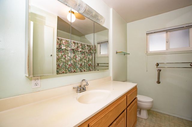 2100 Deerfield Avenue, Redding, CA 96002