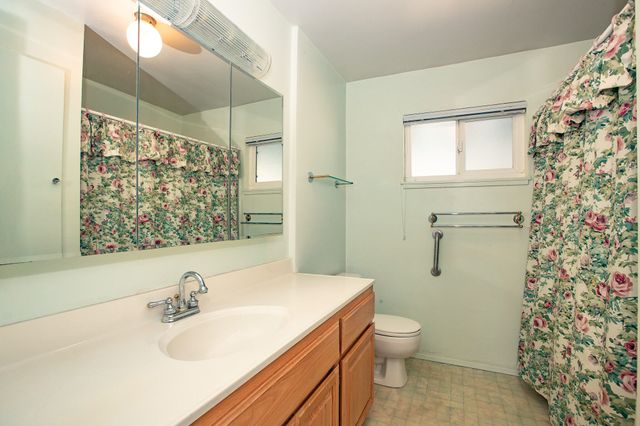 2100 Deerfield Avenue, Redding, CA 96002