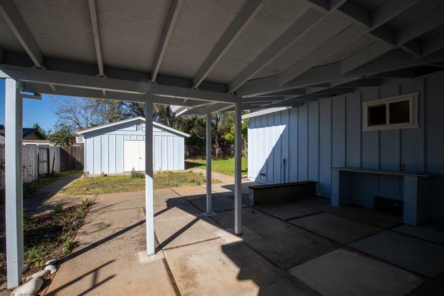 2100 Deerfield Avenue, Redding, CA 96002