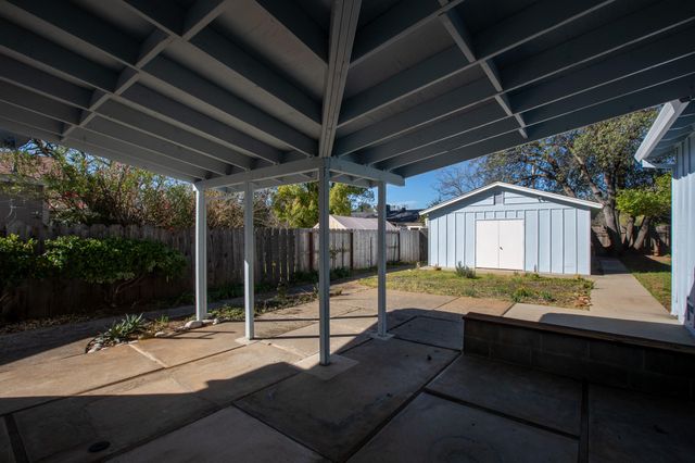 2100 Deerfield Avenue, Redding, CA 96002