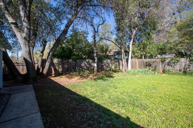 2100 Deerfield Avenue, Redding, CA 96002