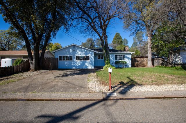 2100 Deerfield Avenue, Redding, CA 96002