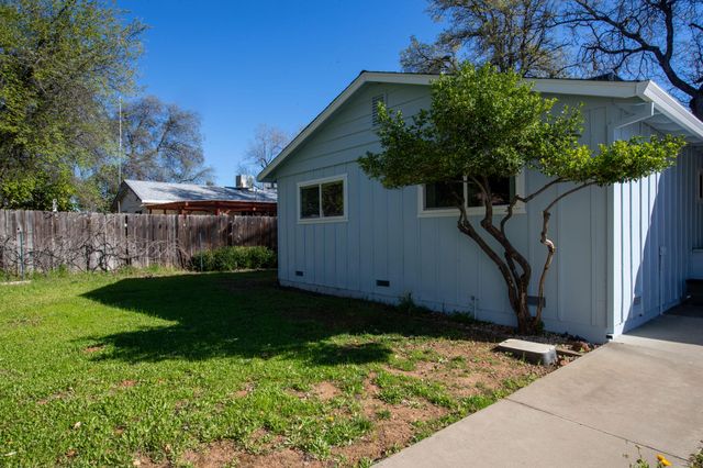 2100 Deerfield Avenue, Redding, CA 96002