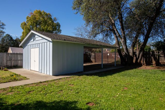 2100 Deerfield Avenue, Redding, CA 96002