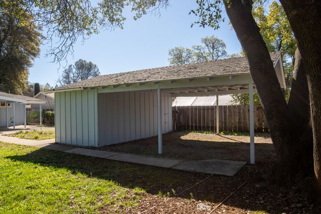 2100 Deerfield Avenue, Redding, CA 96002