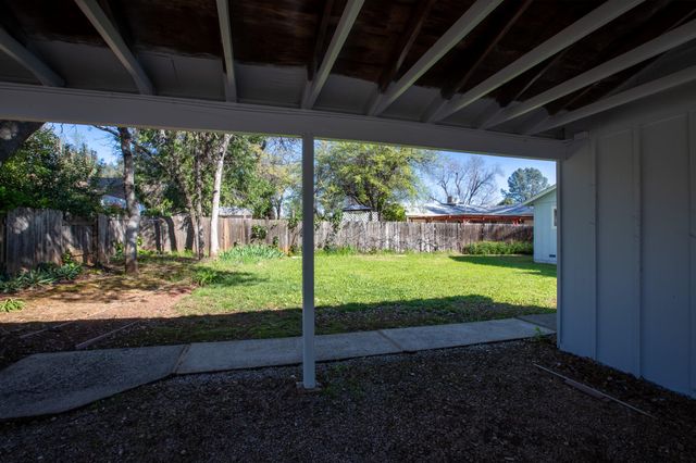 2100 Deerfield Avenue, Redding, CA 96002