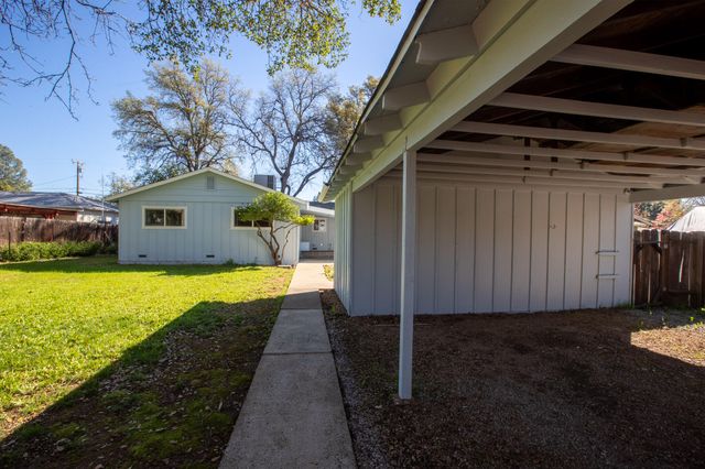 2100 Deerfield Avenue, Redding, CA 96002