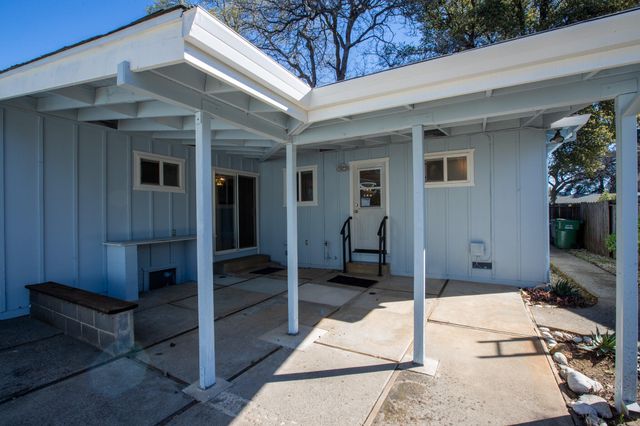 2100 Deerfield Avenue, Redding, CA 96002