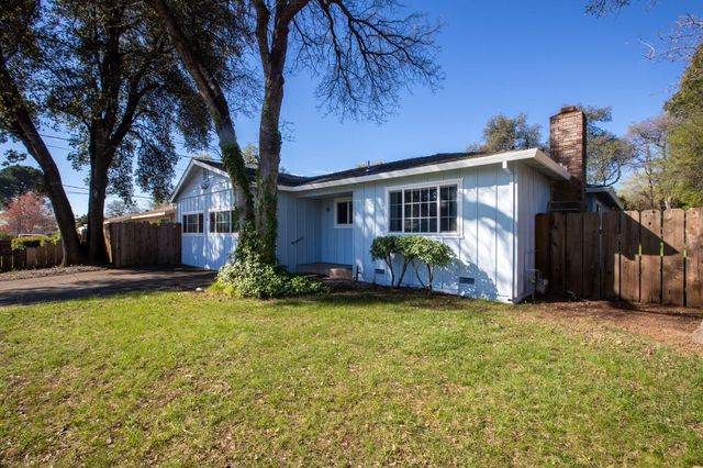 2100 Deerfield Avenue, Redding, CA 96002